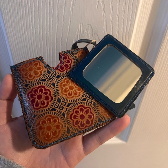 Floral Patterned Leather mirror Holder - Picture 2 of 2